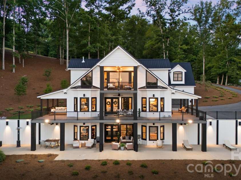 587 Carolina Drive, Troy, NC 27371.  MLS# CAR4396332, YatesRealty ID 11611. 