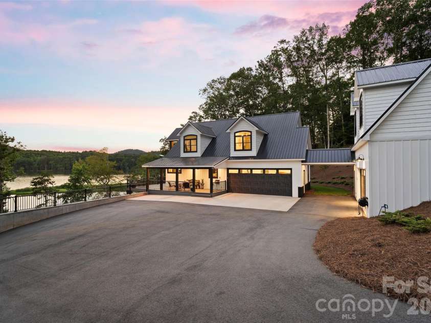 587 Carolina Drive, Troy, NC 27371.  MLS# CAR4396332, YatesRealty ID 11611. 