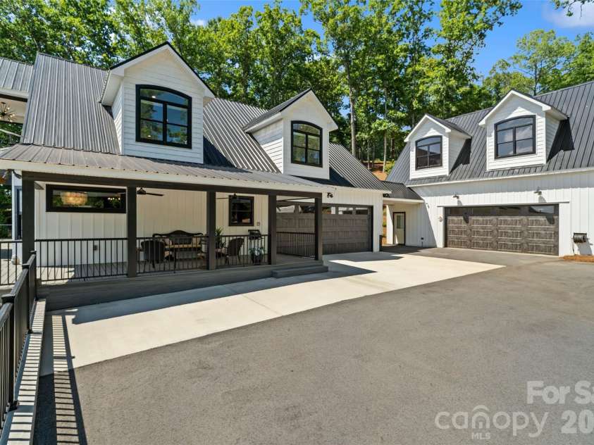 587 Carolina Drive, Troy, NC 27371.  MLS# CAR4396332, YatesRealty ID 11611. 