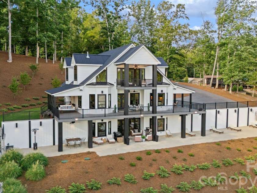 587 Carolina Drive, Troy, NC 27371.  MLS# CAR4396332, YatesRealty ID 11611. 
