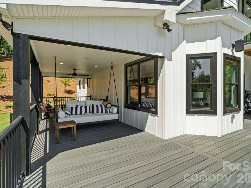 587 Carolina Drive, Troy, NC 27371.  MLS# CAR4396332, YatesRealty ID 11611. 