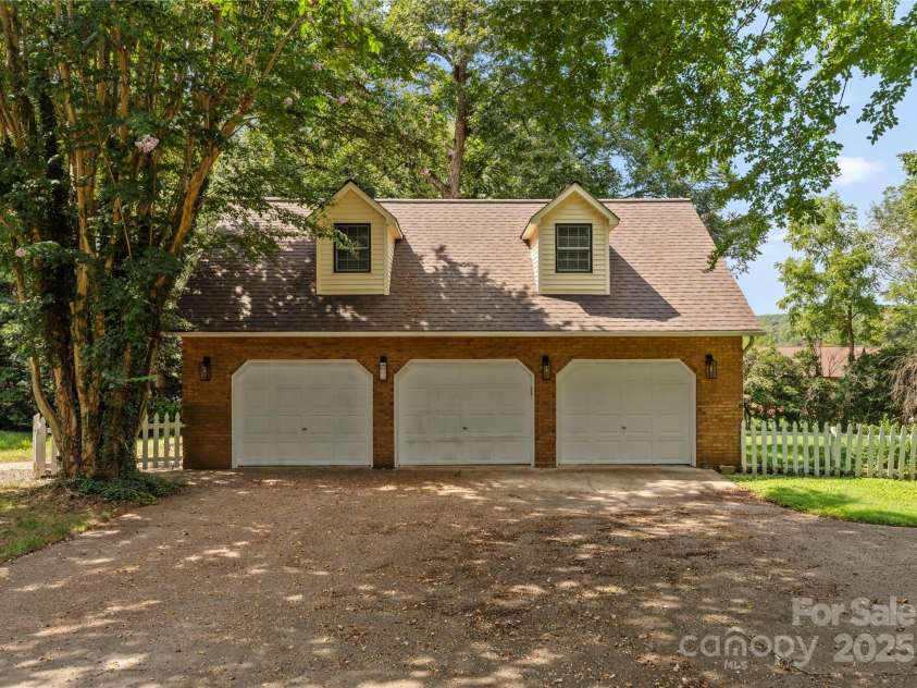 341 Mulberry Street, Statesville, NC 28677.  MLS# CAR4294952, YatesRealty ID 11613. 