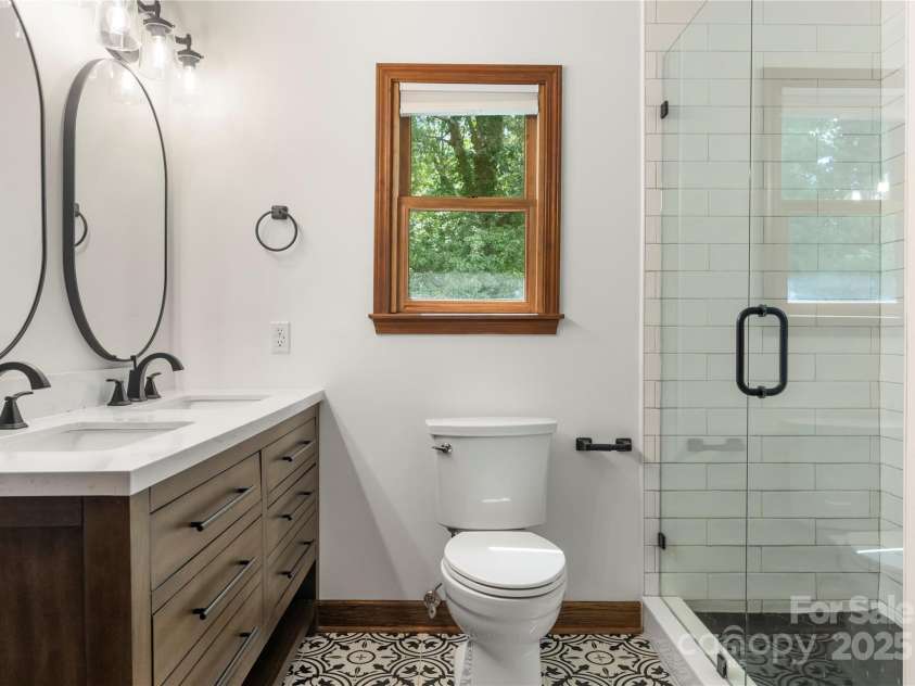 341 Mulberry Street, Statesville, NC 28677.  MLS# CAR4294952, YatesRealty ID 11613. Primary Bathroom