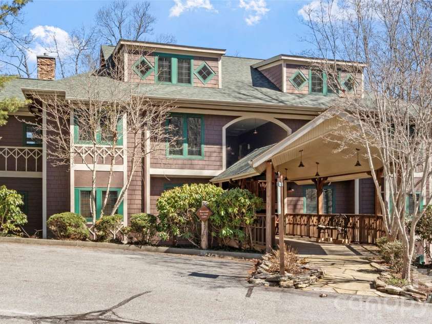61 Creekside Way, Burnsville, NC 28714.  MLS# CAR4350078, YatesRealty ID 11613. 