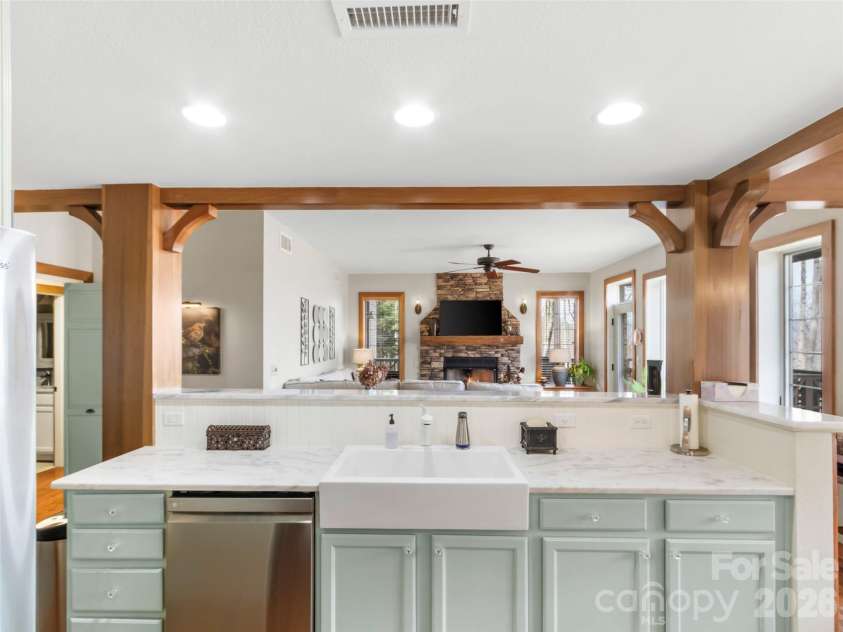 61 Creekside Way, Burnsville, NC 28714.  MLS# CAR4350078, YatesRealty ID 11613. 