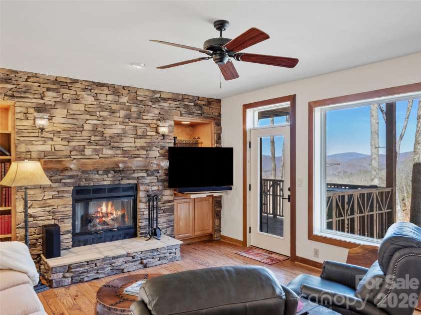 61 Creekside Way, Burnsville, NC 28714.  MLS# CAR4359230, YatesRealty ID 11613. 