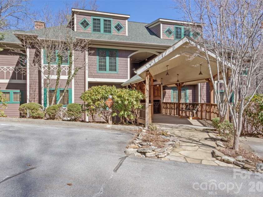 61 Creekside Way, Burnsville, NC 28714.  MLS# CAR4359230, YatesRealty ID 11613. 