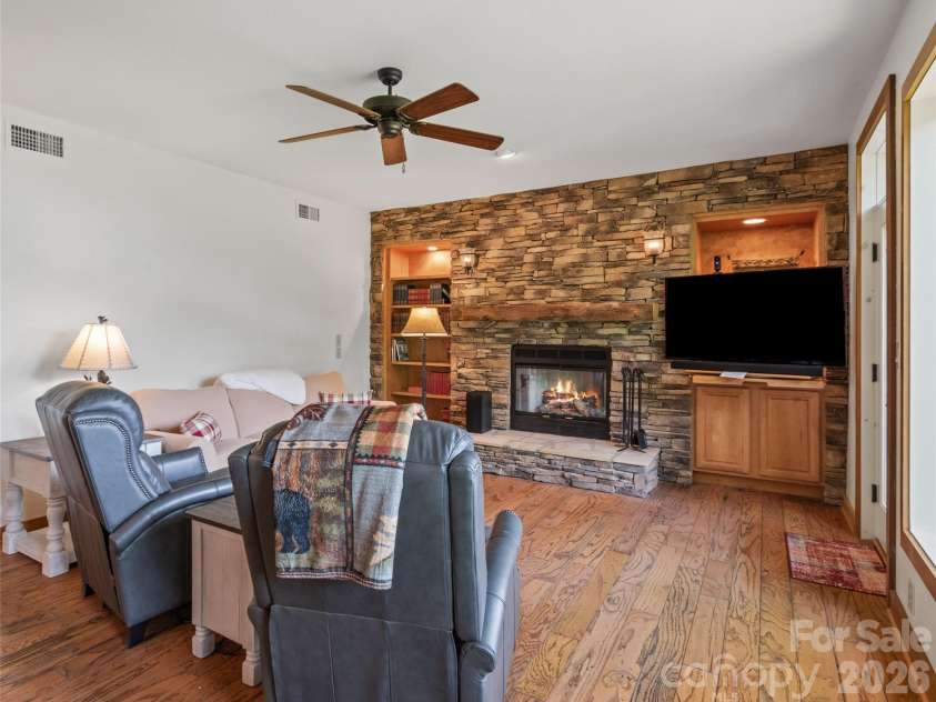 61 Creekside Way, Burnsville, NC 28714.  MLS# CAR4359230, YatesRealty ID 11613. 