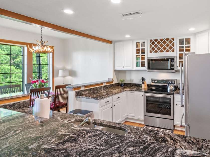 61 Creekside Way, Burnsville, NC 28714.  MLS# CAR4359230, YatesRealty ID 11613. 