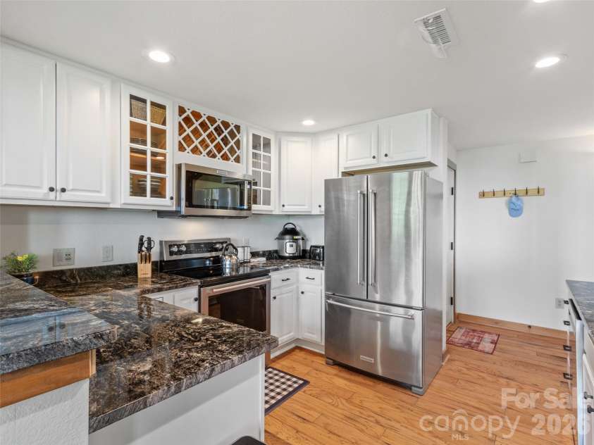 61 Creekside Way, Burnsville, NC 28714.  MLS# CAR4359230, YatesRealty ID 11613. 