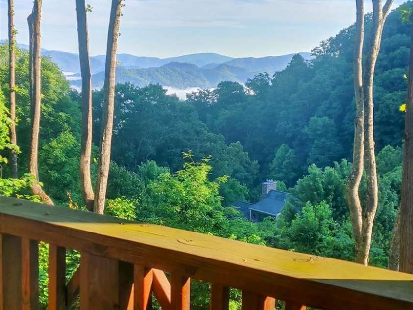 61 Creekside Way, Burnsville, NC 28714.  MLS# CAR4359230, YatesRealty ID 11613. 