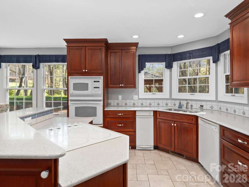 223 Fairway Terrace, Canton, NC 28716.  MLS# CAR4359000, YatesRealty ID 11614. Kitchen