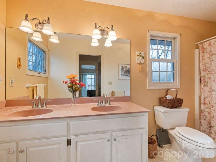 415 Treetop Lane, Waynesville, NC 28785.  MLS# CAR4360054, YatesRealty ID 11615. 