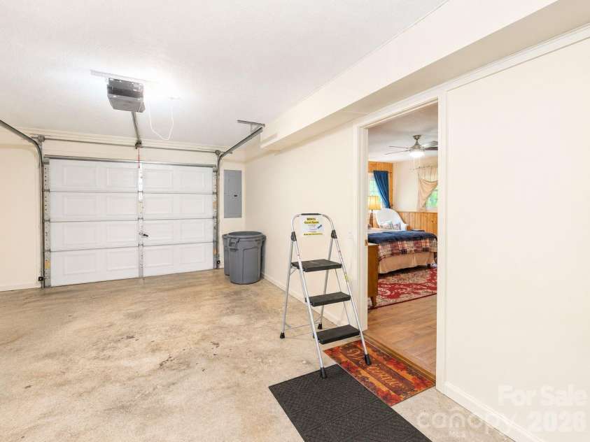 415 Treetop Lane, Waynesville, NC 28785.  MLS# CAR4360054, YatesRealty ID 11615. 