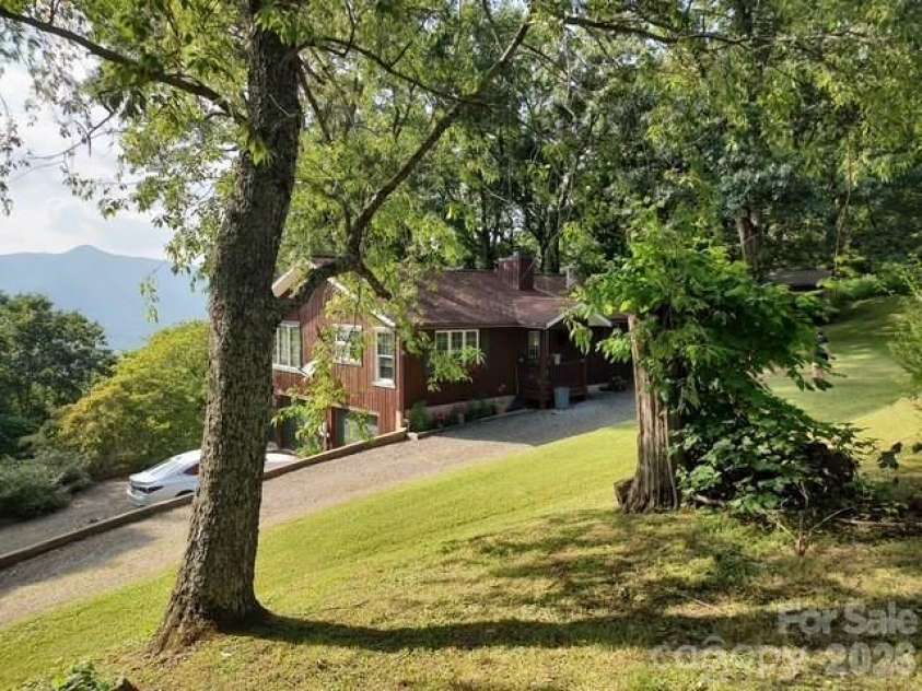 415 Treetop Lane, Waynesville, NC 28785.  MLS# CAR4360054, YatesRealty ID 11615. 