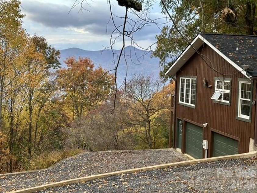 415 Treetop Lane, Waynesville, NC 28785.  MLS# CAR4360054, YatesRealty ID 11615. 
