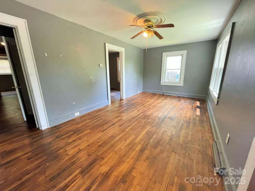 736 7th Avenue, Hickory, NC 28602.  MLS# CAR4255078, YatesRealty ID 11615. 