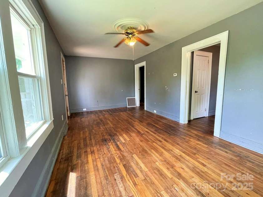 736 7th Avenue, Hickory, NC 28602.  MLS# CAR4255078, YatesRealty ID 11615. 