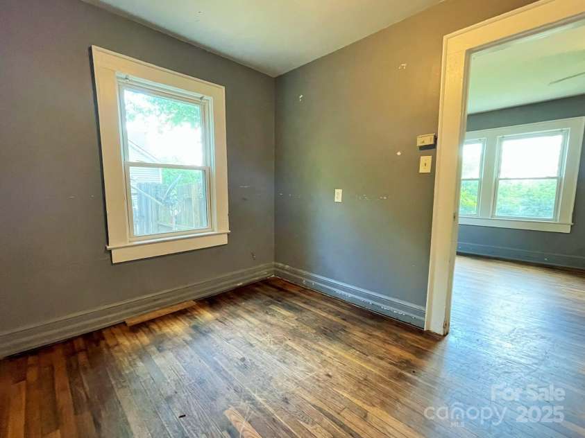 736 7th Avenue, Hickory, NC 28602.  MLS# CAR4255078, YatesRealty ID 11615. 