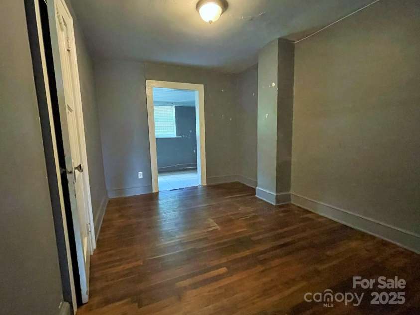 736 7th Avenue, Hickory, NC 28602.  MLS# CAR4255078, YatesRealty ID 11615. 