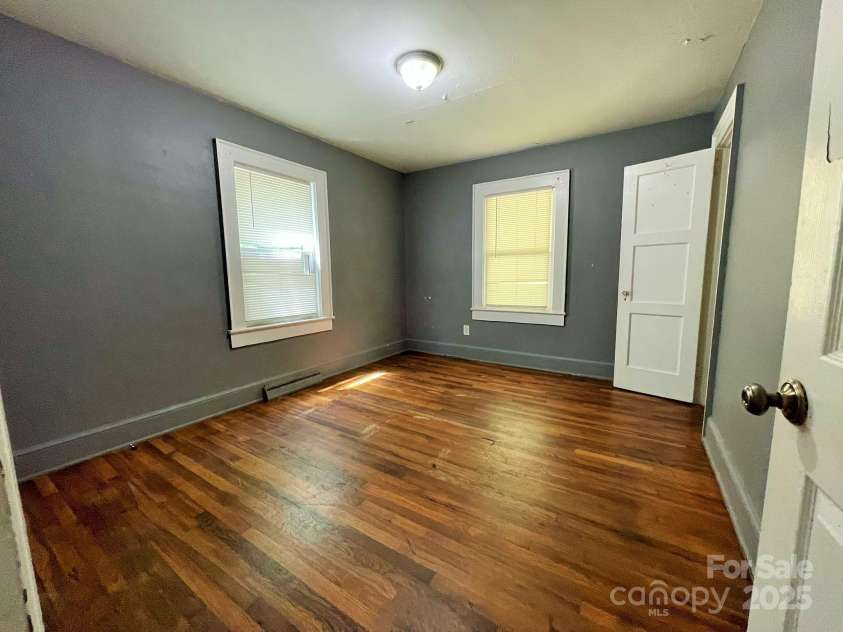 736 7th Avenue, Hickory, NC 28602.  MLS# CAR4255078, YatesRealty ID 11615. 