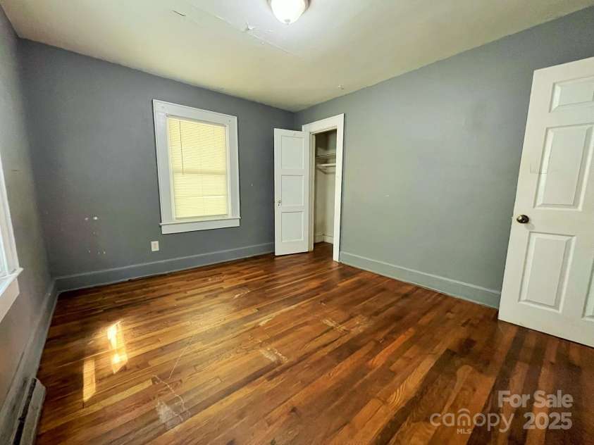 736 7th Avenue, Hickory, NC 28602.  MLS# CAR4255078, YatesRealty ID 11615. 