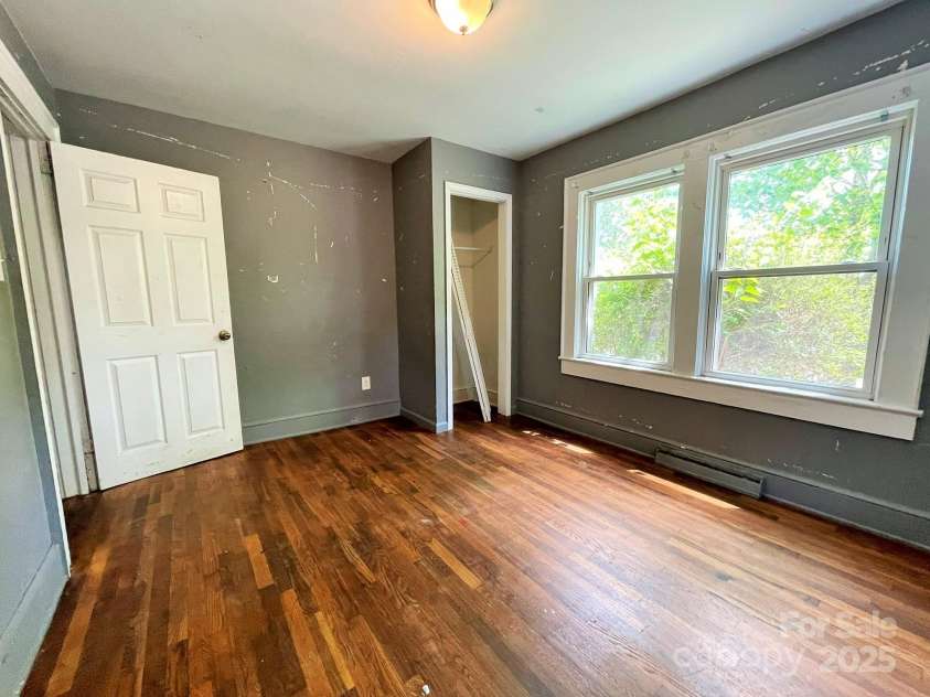 736 7th Avenue, Hickory, NC 28602.  MLS# CAR4255078, YatesRealty ID 11615. 