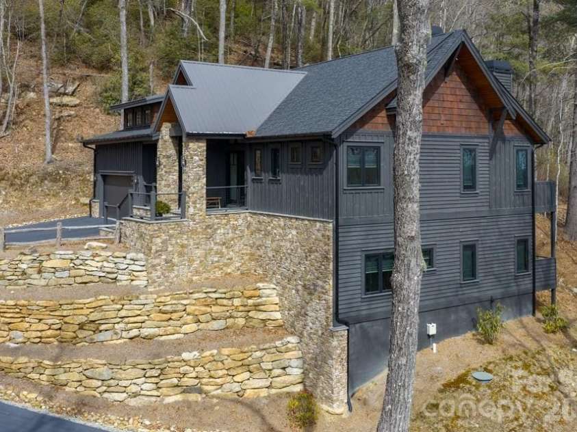 692 Lost Trail, Highlands, NC 28741.  MLS# CAR4360852, YatesRealty ID 11617. 