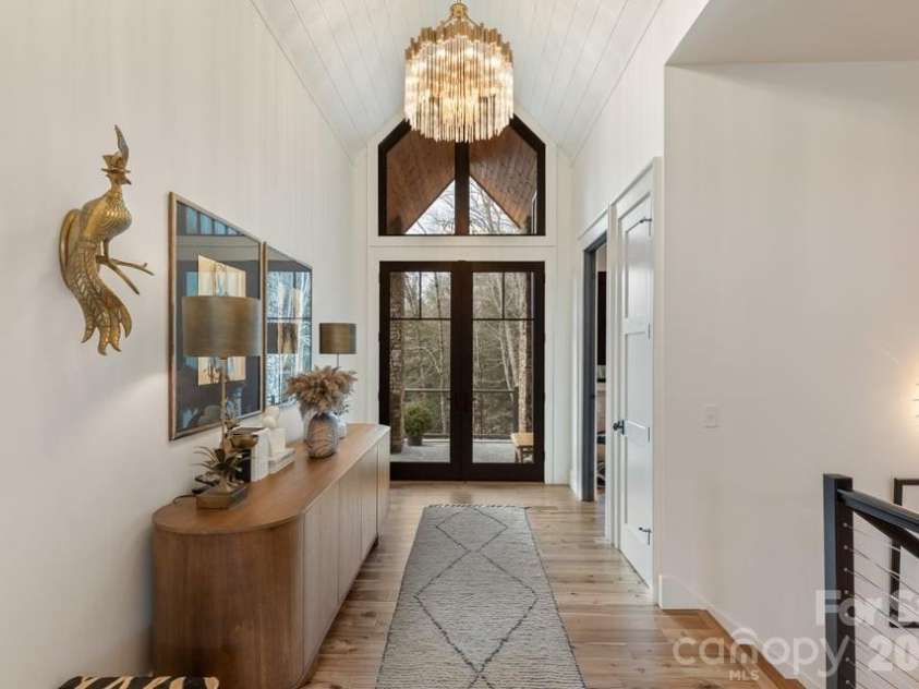 692 Lost Trail, Highlands, NC 28741.  MLS# CAR4360852, YatesRealty ID 11617. Foyer