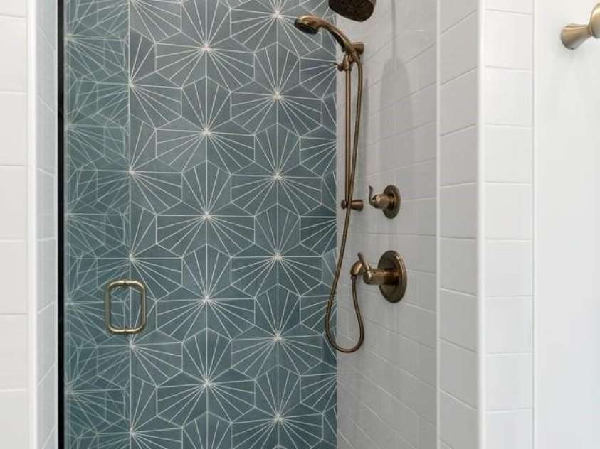 692 Lost Trail, Highlands, NC 28741.  MLS# CAR4360852, YatesRealty ID 11617. Jack-n-Jill Bath for Guests