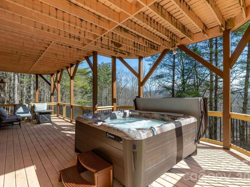 446 Windridge Drive, Sugar Grove, NC 28679.  MLS# CAR4360975, YatesRealty ID 11618. 