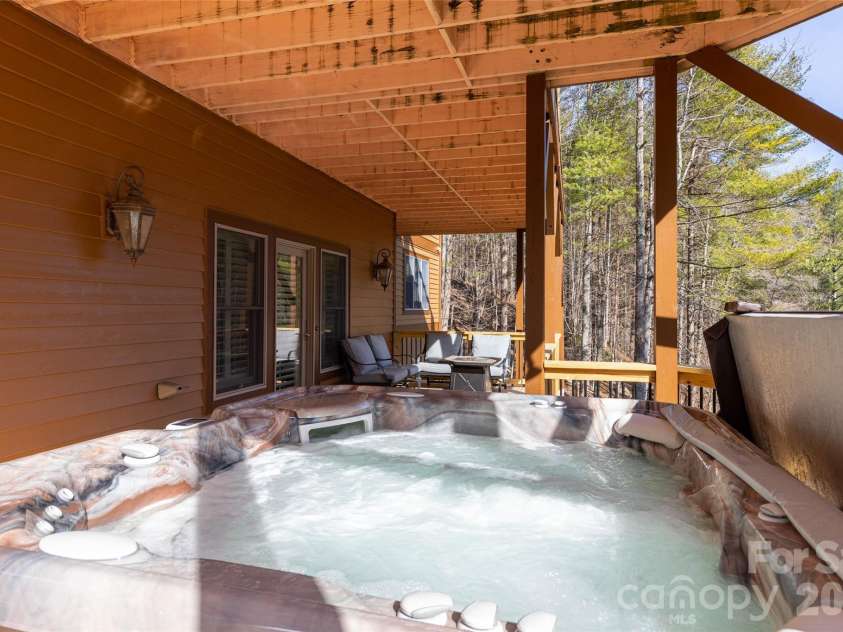 446 Windridge Drive, Sugar Grove, NC 28679.  MLS# CAR4360975, YatesRealty ID 11618. 
