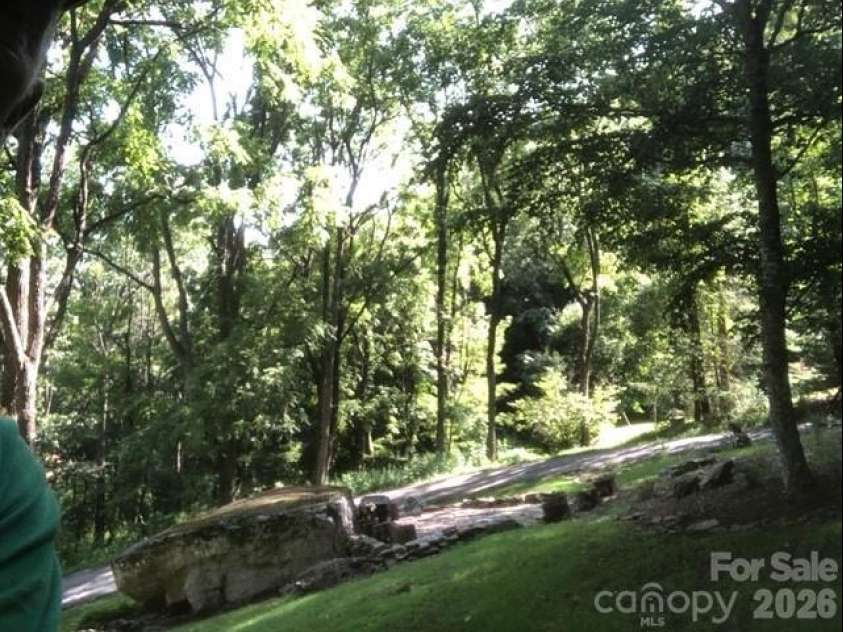 446 Windridge Drive, Sugar Grove, NC 28679.  MLS# CAR4360975, YatesRealty ID 11618. Love the big climbing rock and firepit.