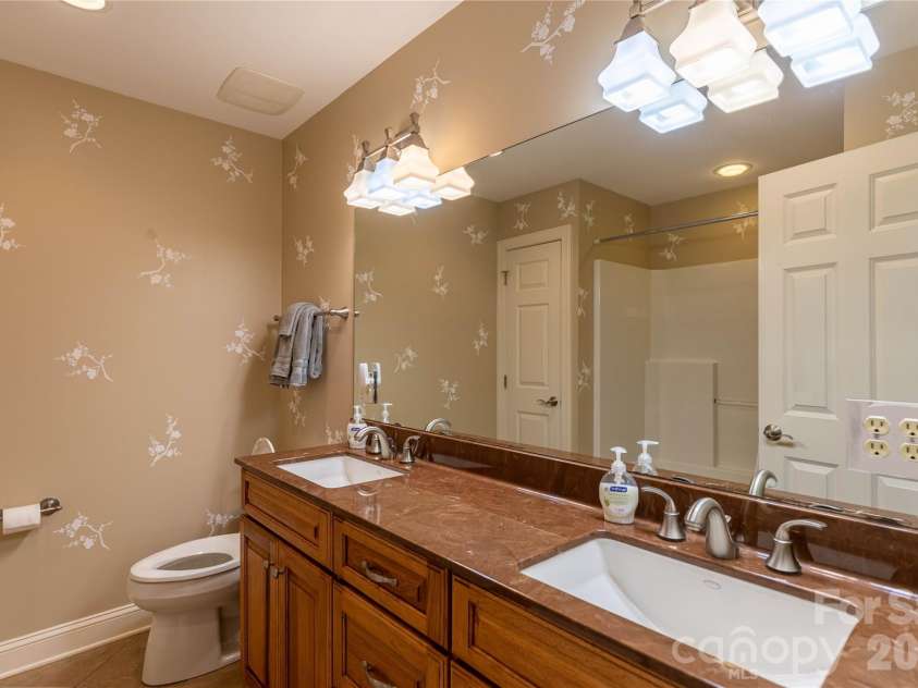 446 Windridge Drive, Sugar Grove, NC 28679.  MLS# CAR4360975, YatesRealty ID 11618. This lower level bath is private and nicely furnished .