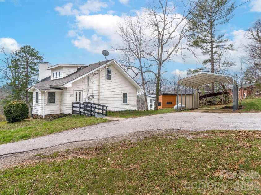 15 Woodbine Road, Asheville, NC 28804.  MLS# CAR4360828, YatesRealty ID 11619. Lots of parking!