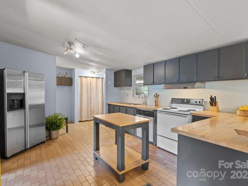 8252 Holbert Cove Road, Saluda, NC 28773.  MLS# CAR4257298, YatesRealty ID 11619. 