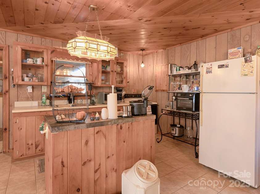 6860 Shade Tree Lane, Sherrills Ford, NC 28673.  MLS# CAR4087188, YatesRealty ID 1162. 