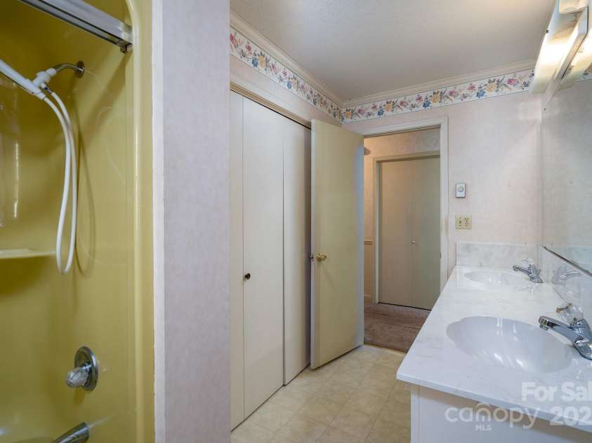 107 Myrtle Avenue, China Grove, NC 28023.  MLS# CAR4225002, YatesRealty ID 11620. Full Bath