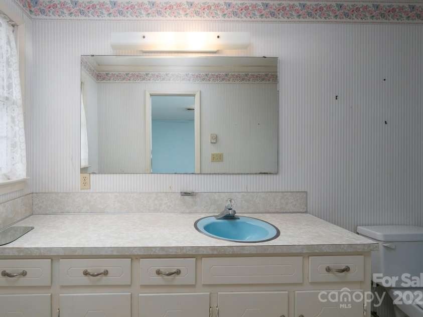 107 Myrtle Avenue, China Grove, NC 28023.  MLS# CAR4225002, YatesRealty ID 11620. Primary Bathroom