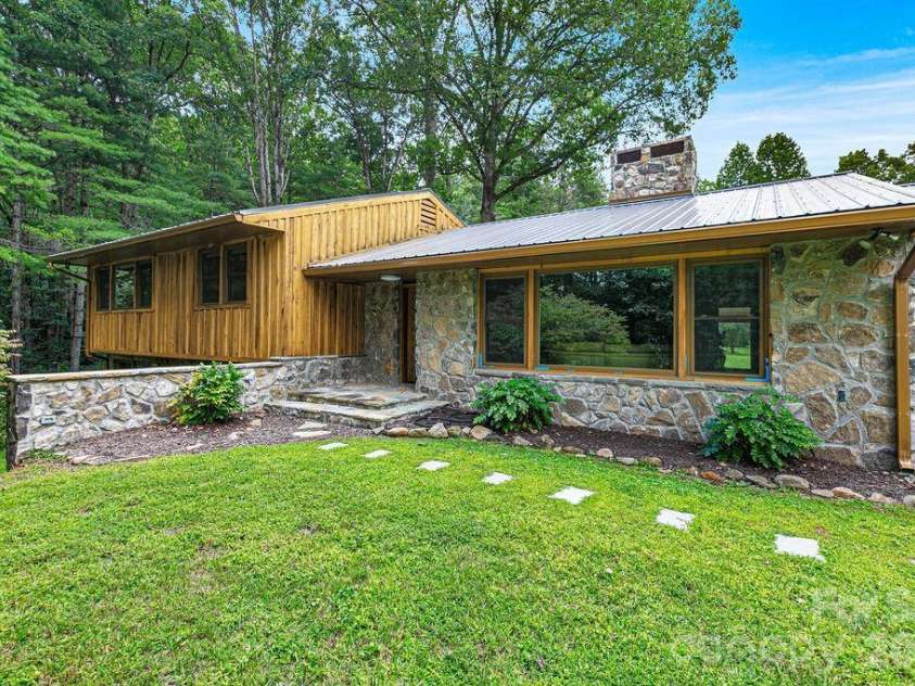 100 Ashton Lane, Brevard, NC 28712.  MLS# CAR4411812, YatesRealty ID 11621. Great Front Yard