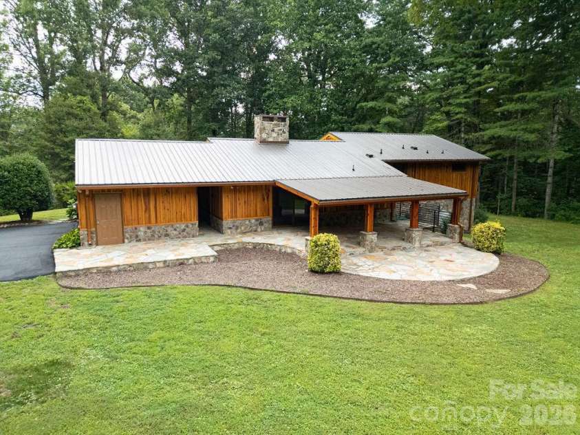 100 Ashton Lane, Brevard, NC 28712.  MLS# CAR4411812, YatesRealty ID 11621. Meticulously Maintained