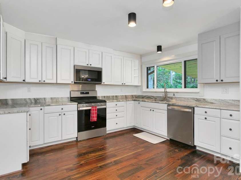 100 Ashton Lane, Brevard, NC 28712.  MLS# CAR4411812, YatesRealty ID 11621. Stainless Appliances