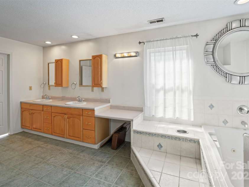 1101 Warf Road, Lexington, NC 27292.  MLS# CAR4207054, YatesRealty ID 11621. 