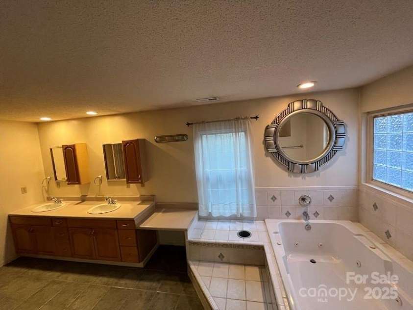 1101 Warf Road, Lexington, NC 27292.  MLS# CAR4207054, YatesRealty ID 11621. 