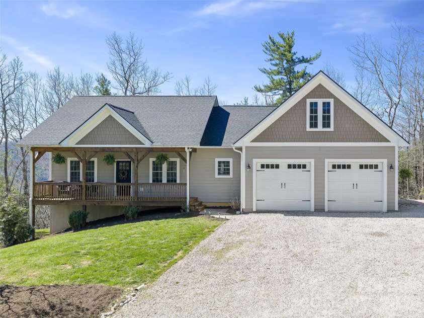 111 Wipprecht Drive, Spruce Pine, NC 28777.  MLS# CAR4361274, YatesRealty ID 11623. 