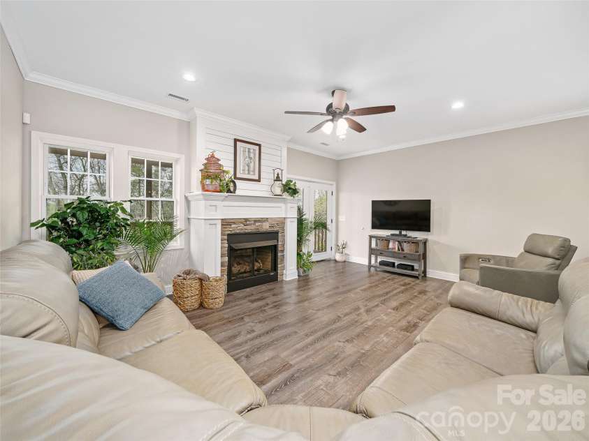 111 Wipprecht Drive, Spruce Pine, NC 28777.  MLS# CAR4361274, YatesRealty ID 11623. 
