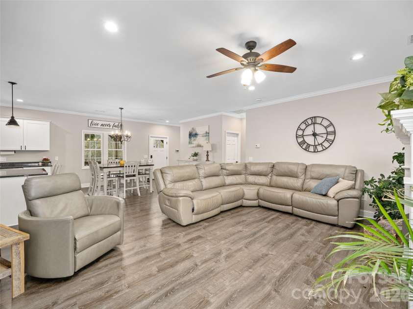 111 Wipprecht Drive, Spruce Pine, NC 28777.  MLS# CAR4361274, YatesRealty ID 11623. 