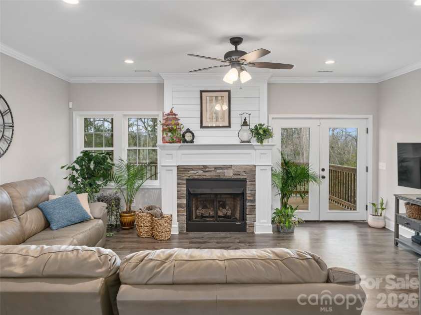 111 Wipprecht Drive, Spruce Pine, NC 28777.  MLS# CAR4361274, YatesRealty ID 11623. 