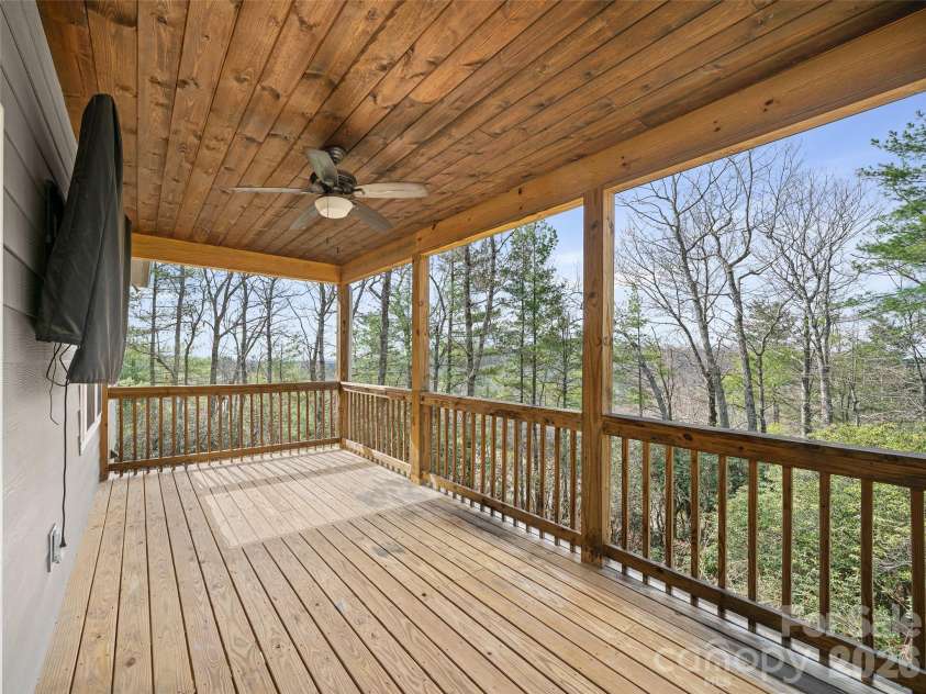111 Wipprecht Drive, Spruce Pine, NC 28777.  MLS# CAR4361274, YatesRealty ID 11623. 