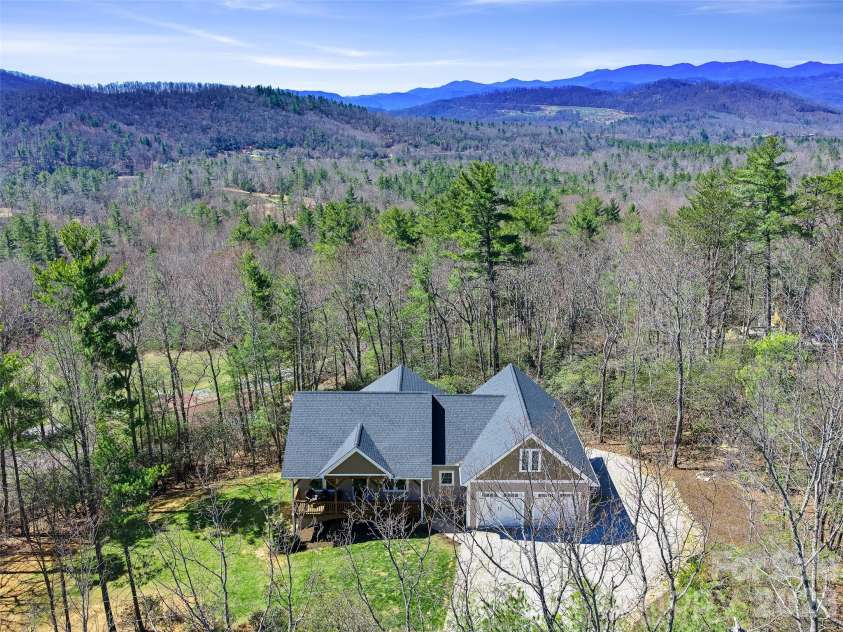 111 Wipprecht Drive, Spruce Pine, NC 28777.  MLS# CAR4361274, YatesRealty ID 11623. 
